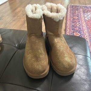 UGG Tan Ankle Boots with Cream Fur